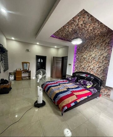 Parking in 3 BHK Builder Floor at Sector 33 – for Sale