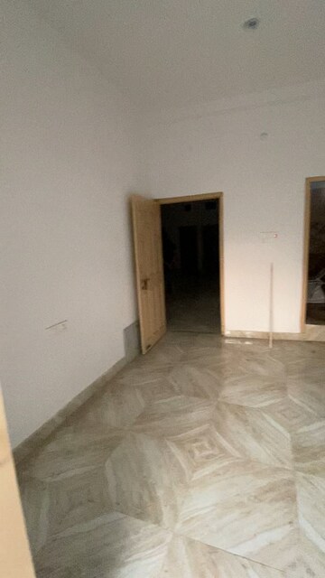 Room in 2 BHK Builder Floor at Bb Ganj – for Rent