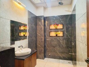 Furnished Amenities in 5 BHK Independent House at Vardhman Nagar – for Sale