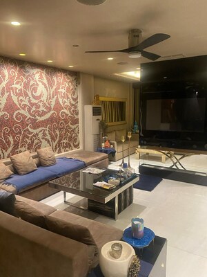 Living Room in 3 BHK Builder Floor at Green Park – for Sale