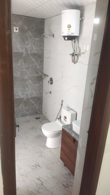 Bathroom in 2.5 BHK Builder Floor at Sector 23 – for Rent