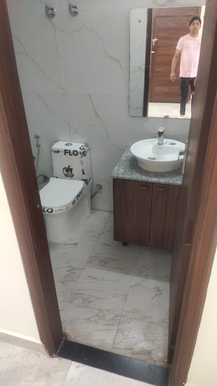 Bathroom, sector 23 2.5 Bedroom 1200 Sq.Ft. Builder Floor In Sector 23 Gurgaon 8850994
