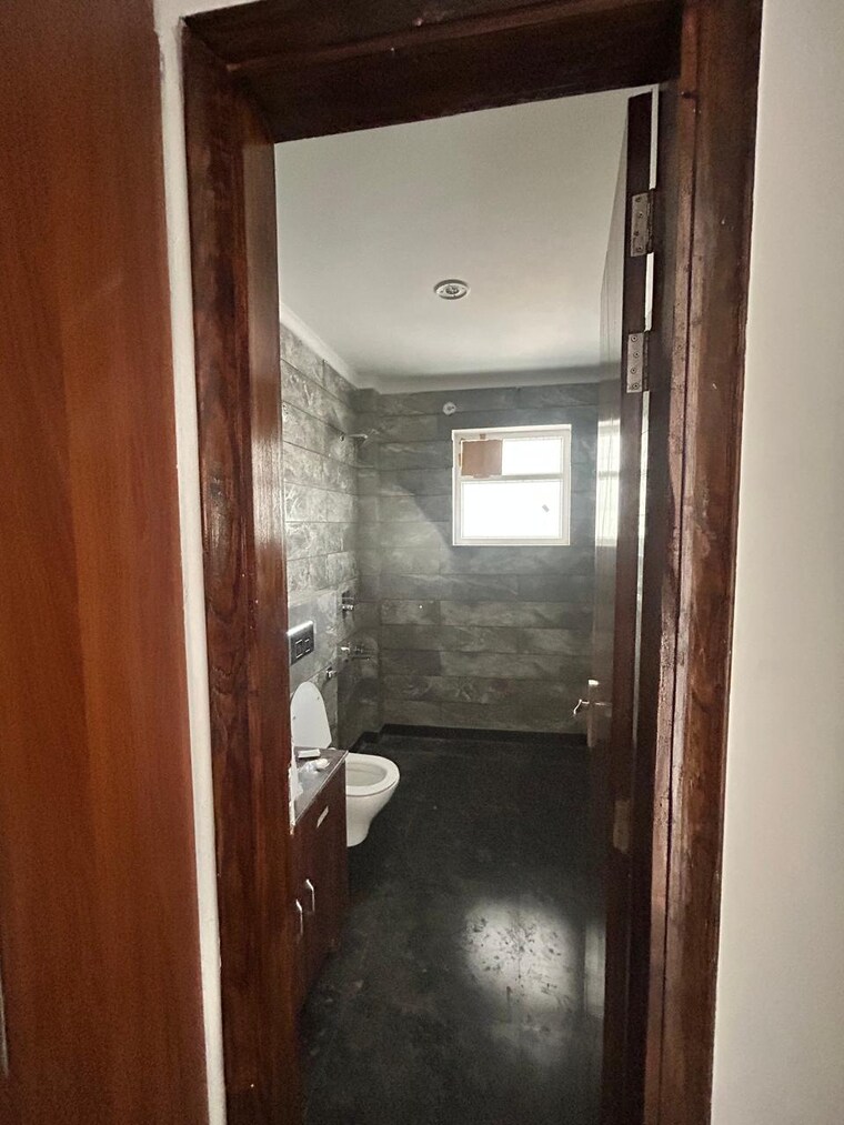 Bathroom, sector 37 4 Bedroom 2000 Sq.Ft. Builder Floor In Sector 37 Faridabad 8850991