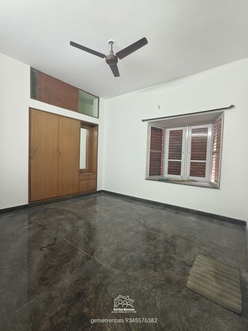 Room in 3 BHK Builder Floor at Hsr Layout – for Rent