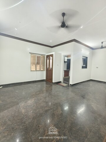 Room in 3 BHK Builder Floor at Hsr Layout – for Rent