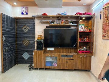 Room in 3 BHK Apartment at Satellite – for Rent