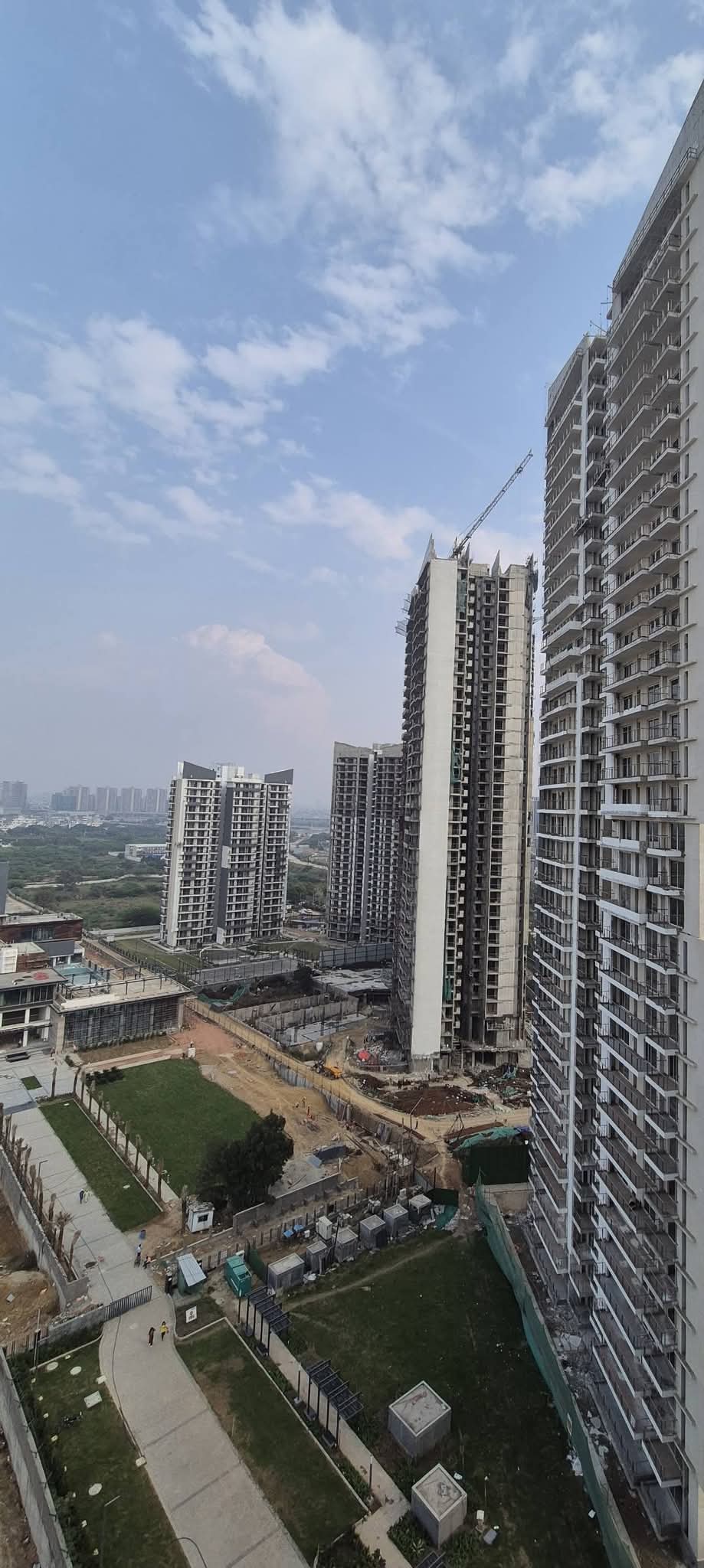 3 BHK + Servant Room,Extra Room Apartment For Rent in Godrej Meridien