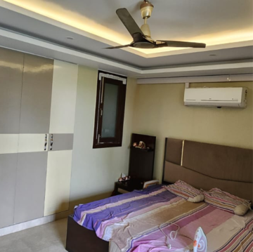 Bedroom in 3 BHK Builder Floor at DLF Imperial Residences, Sector 26 – for Sale