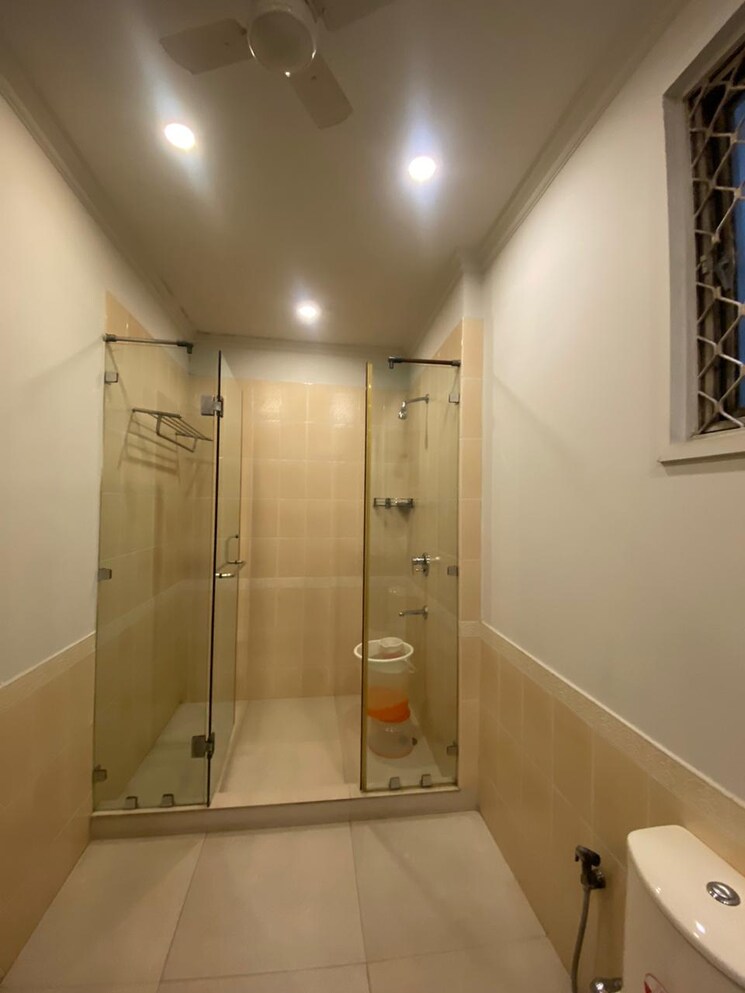 Bathroom, new friends colony 4 Bedroom 500 Sq.Yd. Independent House In New Friends Colony Delhi 8851061