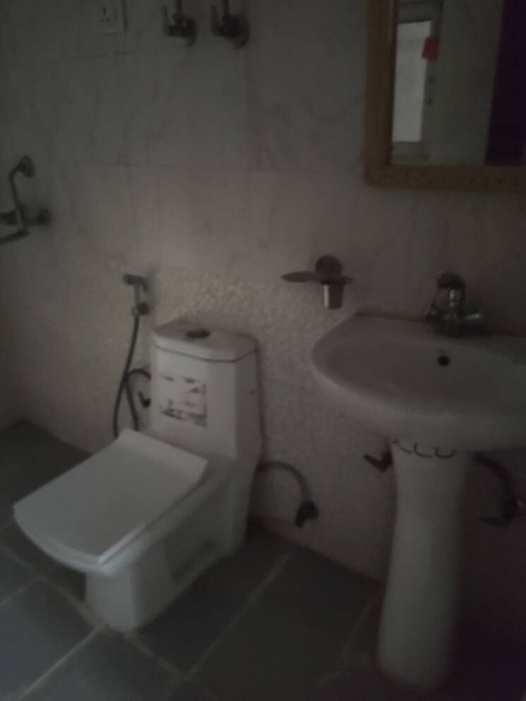 Bathroom, gardenia-golf-city 2.5 Bedroom 1150 Sq.Ft. Apartment In Sector 75 Noida 8851078