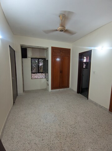 Room in 2 BHK Apartment at Eros Southend Apartments, Charmwood Village – for Rent