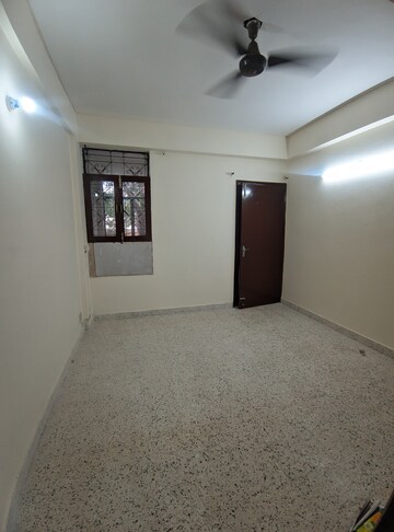 Room in 2 BHK Apartment at Eros Southend Apartments, Charmwood Village – for Rent
