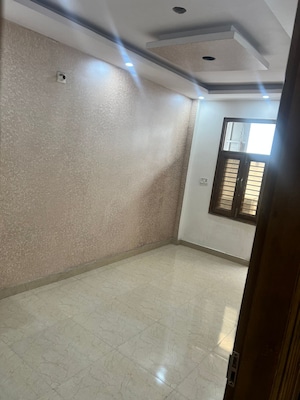 Room in 2.5 BHK Builder Floor at Krishna Park – for Sale