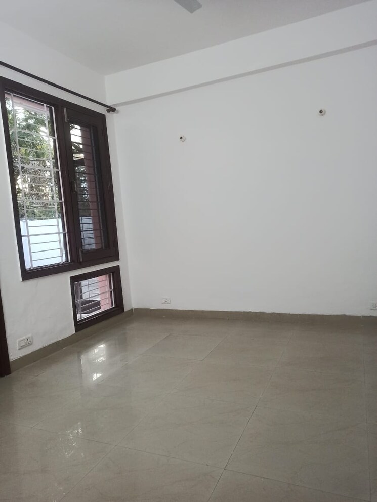 Room, auram-floor 3 Bedroom 1865 Sq.Ft. Builder Floor In South City 2 Gurgaon 8851120