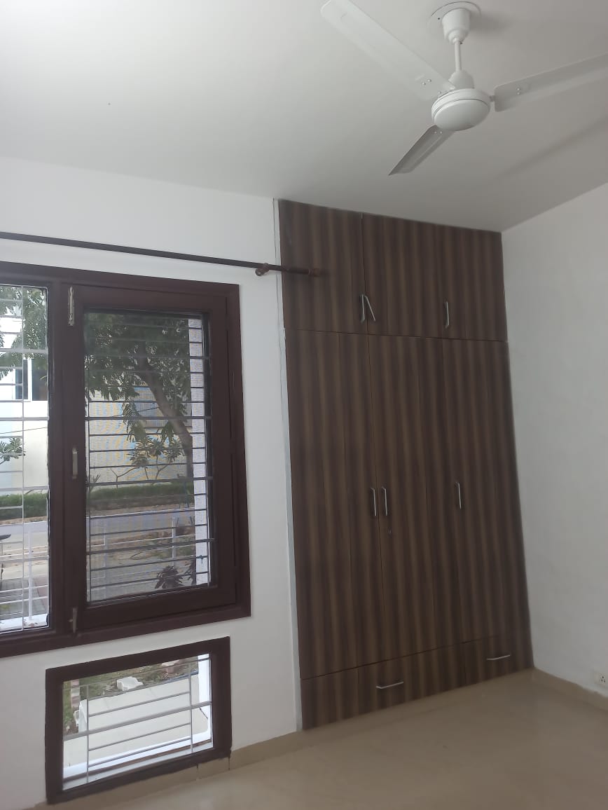 3 BHK 1865 Sq.Ft. Builder Floor in Auram Floor