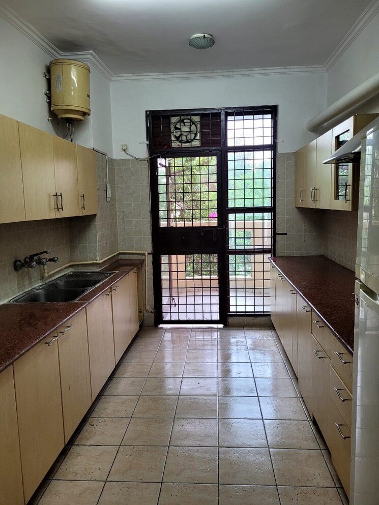 Kitchen, palam-vihar-residents-association 3 Bedroom 4600 Sq.Ft. Builder Floor In Palam Vihar Gurgaon 8851145