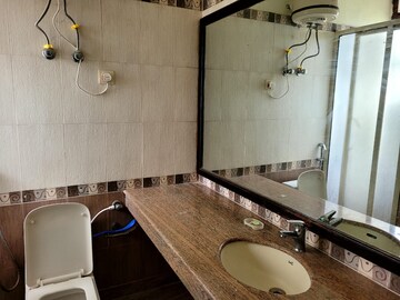 Master Bedroom in 3 BHK Builder Floor at Palam Vihar Residents Association, Palam Vihar – for Rent