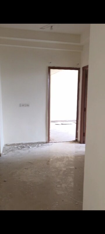 Room in 2.5 BHK Apartment at Mahagun Mywoods, Sector 16c Greater Noida – for Rent