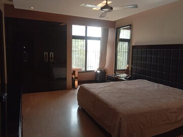 Room in 4 BHK Apartment at Boutique Residential Apartments A-7 1, Vasant Vihar – for Sale
