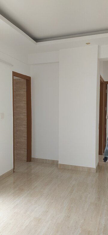 Room in 3 BHK Apartment at Sector 77 – for Sale