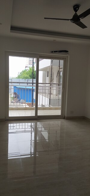 Room in 3 BHK Apartment at Sector 77 – for Sale