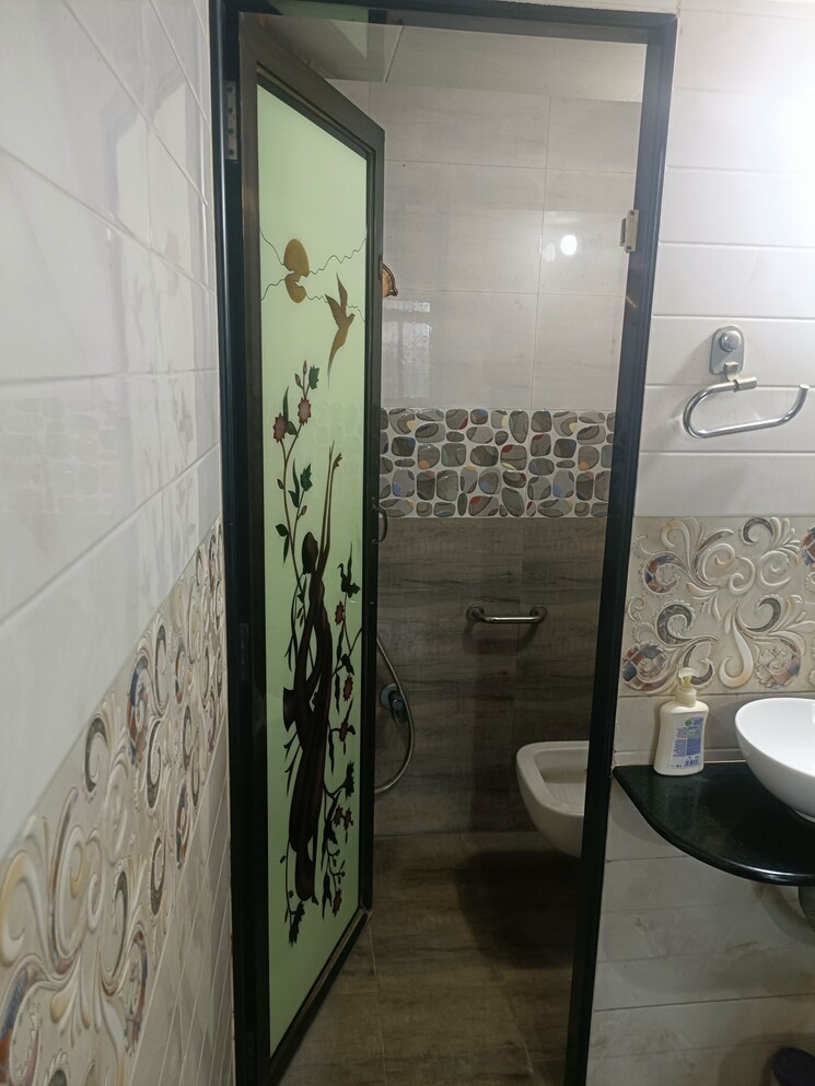 Bathroom, jyoti-complex 1 Bedroom 400 Sq.Ft. Apartment In Goregaon East Mumbai 8851220