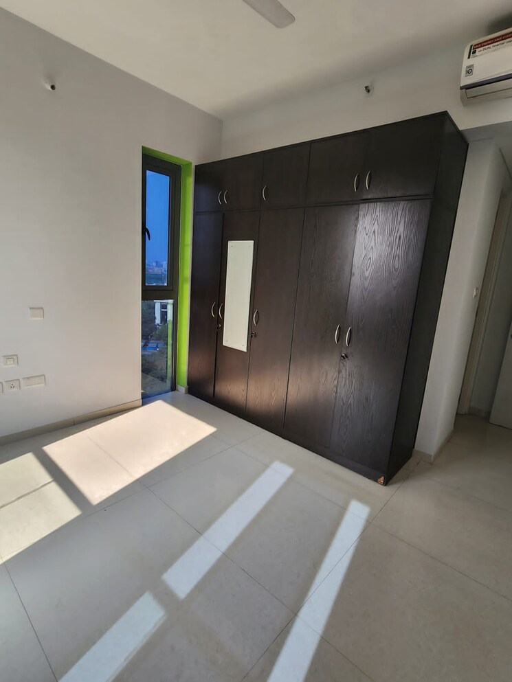 Room, rustomjee-seasons 3 Bedroom 945 Sq.Ft. Apartment In Bandra East Mumbai 8851175