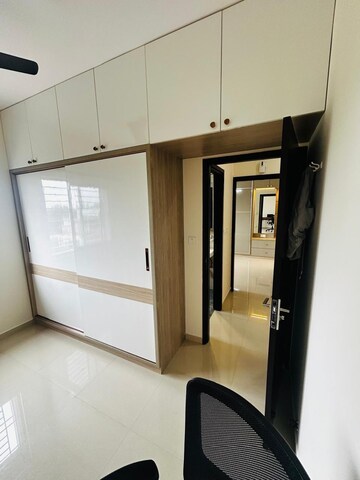 Room in 2 BHK Apartment at Prestige Finsbury Park Hyde, Bagaluru – for Rent
