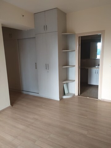Room in 3 BHK Apartment at DLF Regal Gardens, Sector 90 – for Rent