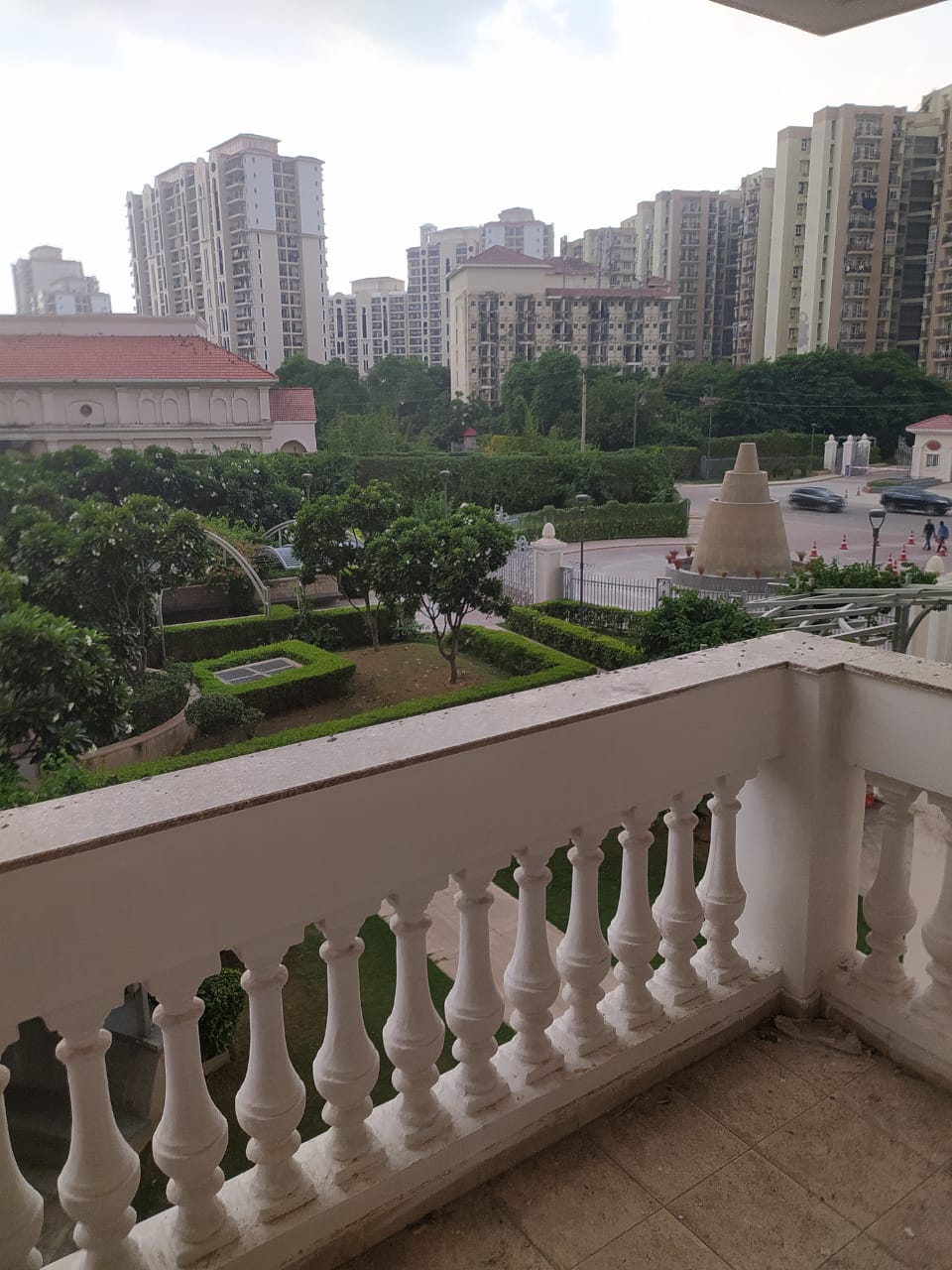 3 BHK + Pooja Room Apartment For Rent in DLF Regal Gardens