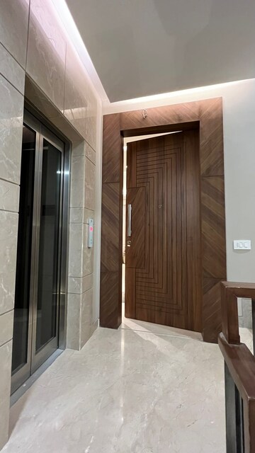  3 BHK Apartment at Defence Colony – for Rent