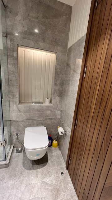 Bathroom in 3 BHK Apartment at Defence Colony – for Rent