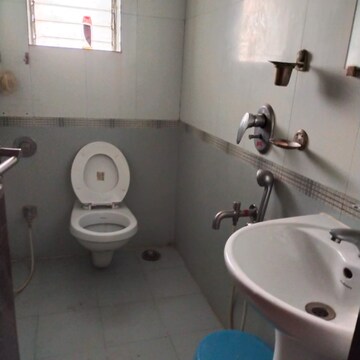 Bathroom in 2.5 BHK Apartment at Lokhandwala Infrastructure Fountain Heights, Lokhandwala – for Rent