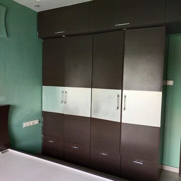 Furnished Amenities in 2.5 BHK Apartment at Lokhandwala Infrastructure Fountain Heights, Lokhandwala – for Rent