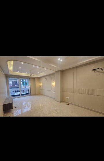 Kitchen in 3 BHK Builder Floor at Apna Enclave, Sector 4 – for Rent