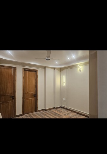 Bedroom in 3 BHK Builder Floor at Apna Enclave, Sector 4 – for Rent