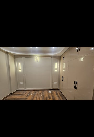 Room in 3 BHK Builder Floor at Apna Enclave, Sector 4 – for Rent