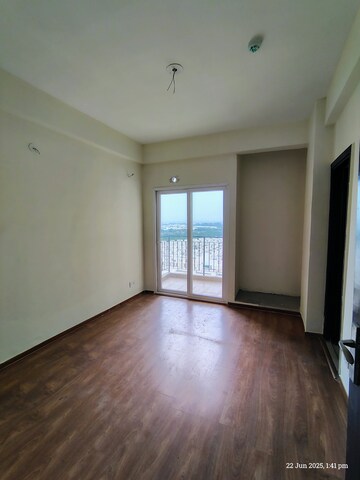 Room in 2 BHK Apartment at Amrapali Enchante, Tech Zone 4 Greater Noida – for Rent
