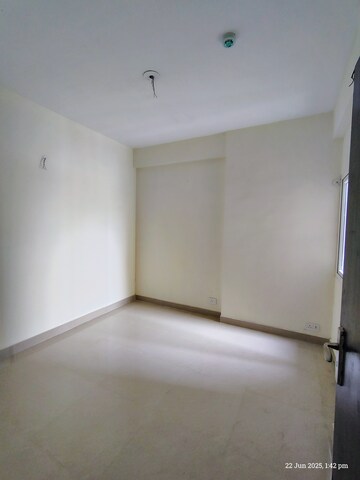 Room in 2 BHK Apartment at Amrapali Enchante, Tech Zone 4 Greater Noida – for Rent