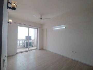 Room in 3 BHK Apartment at DLF Regal Gardens, Sector 90 – for Sale