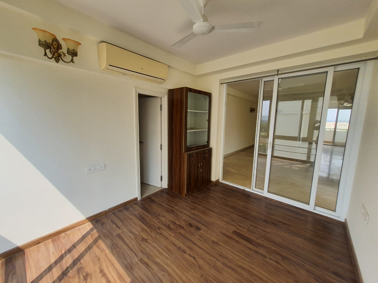 4 BHK + Servant Room Apartment For Rent in Emaar Palm Terraces Select