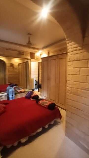 Room in 2 BHK Apartment at Navjivan CHS Mumbai Central, Grant Road – for Sale