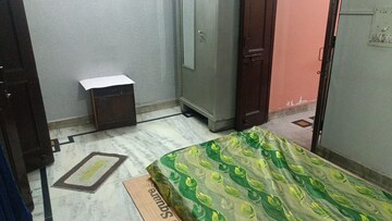 Bedroom in 1 BHK Builder Floor at Vaishali Sector 5 – for Rent