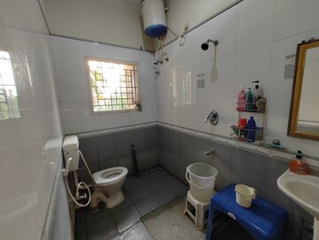Attached Bathroom in 3 BHK Builder Floor at Jayanagar – for Rent