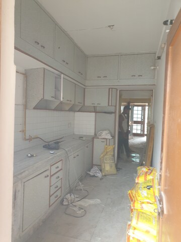 Parking in 3 BHK Independent House at Sector 19 – for Rent