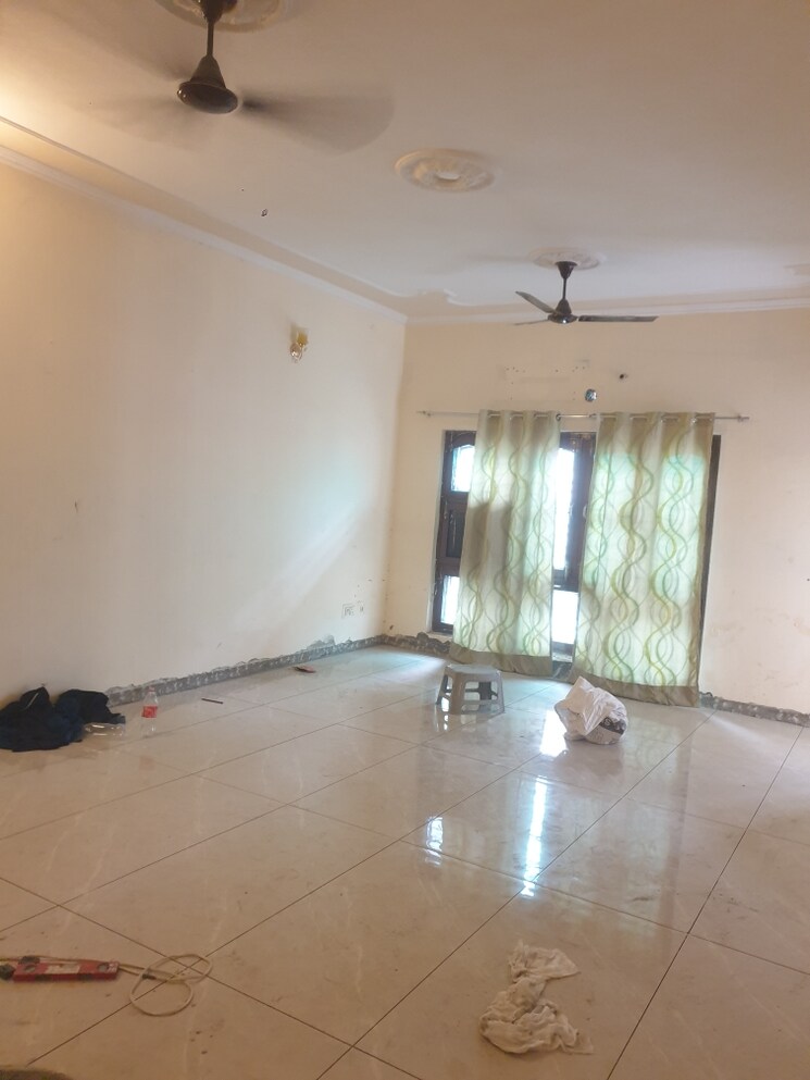 Room, sector 19 3 Bedroom 1850 Sq.Ft. Independent House In Sector 19 Faridabad 8851334