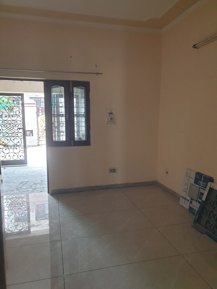 Room, sector 19 3 Bedroom 1850 Sq.Ft. Independent House In Sector 19 Faridabad 8851334