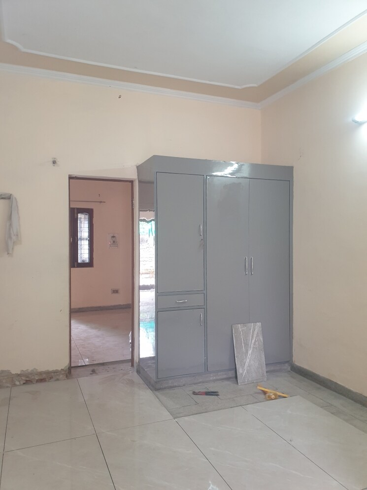 Room, sector 19 3 Bedroom 1850 Sq.Ft. Independent House In Sector 19 Faridabad 8851334