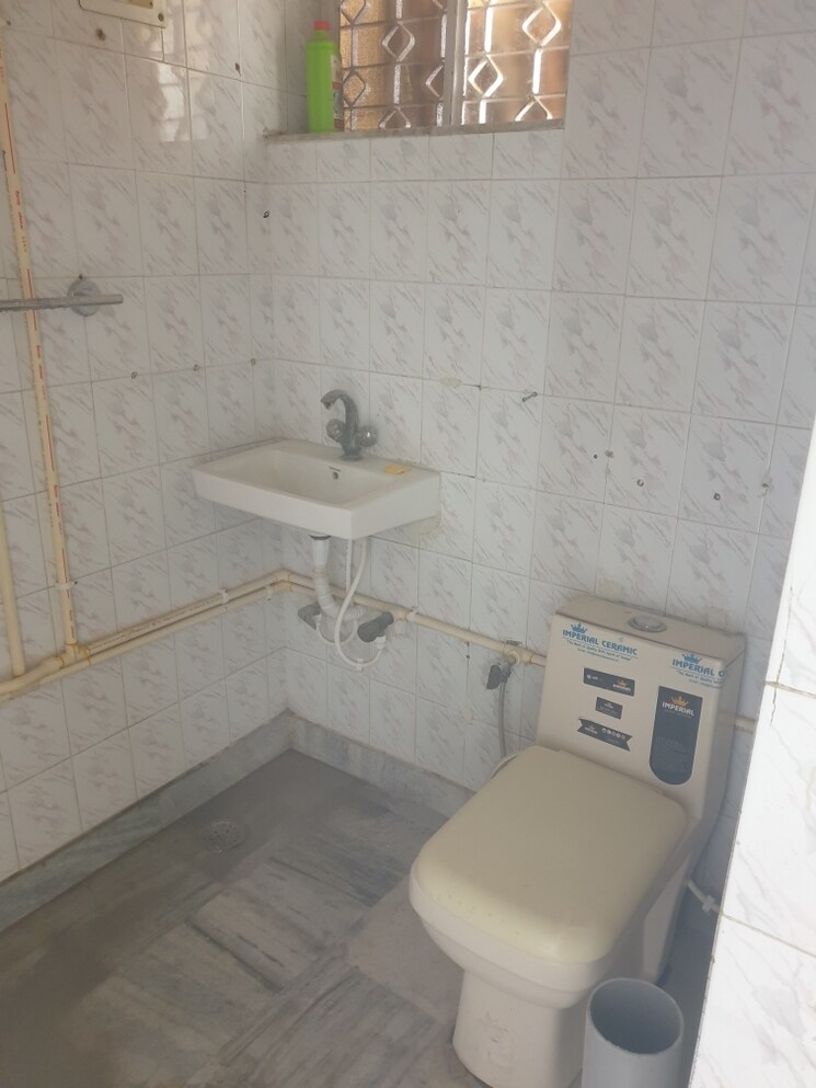 Bathroom, sector 19 3 Bedroom 1850 Sq.Ft. Independent House In Sector 19 Faridabad 8851334