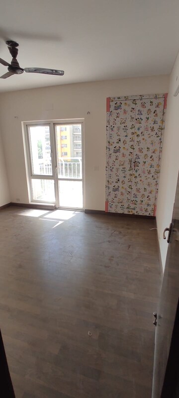 Room in 3 BHK Apartment at BPTP Park Grandeura, Sector 82 – for Sale